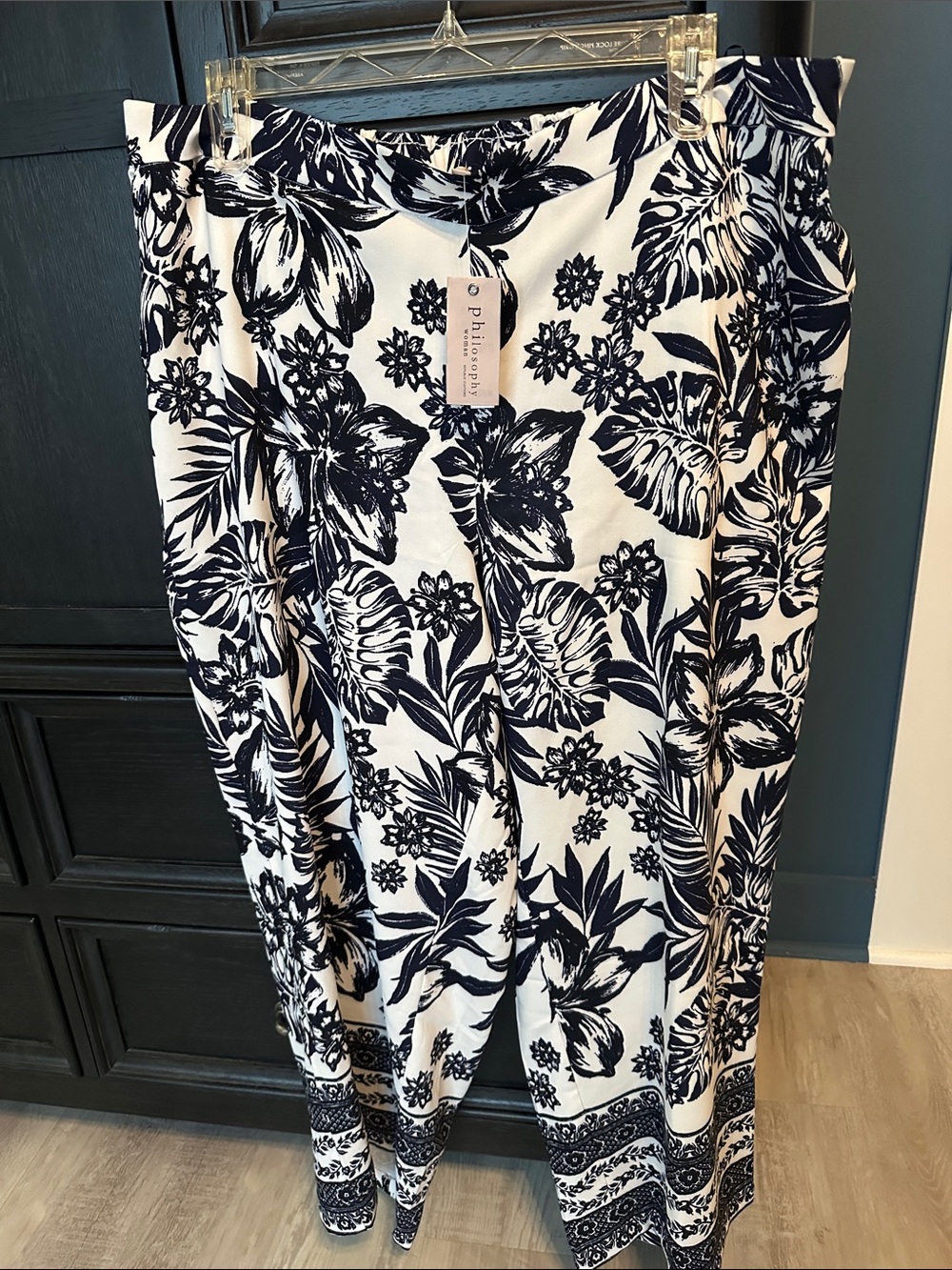 Philosophy Navy & White Floral Wide Leg pants 3x